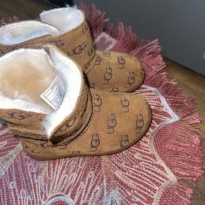 Ugg boots great condition size 6 brown Ugg print